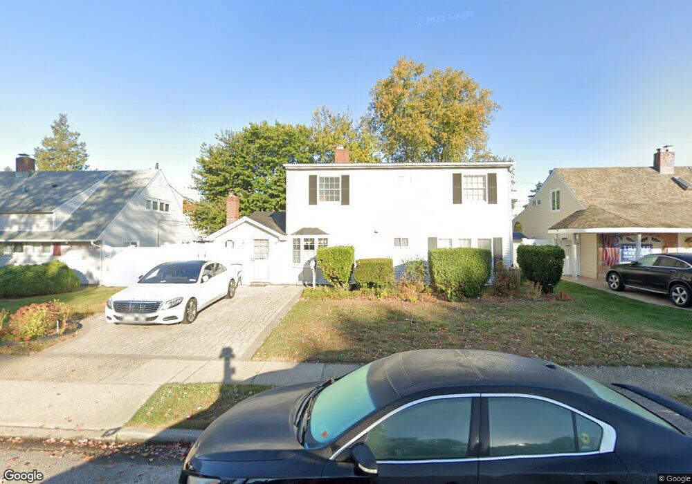 39 Elbow Ln, Levittown, NY 11756 - photo 1
