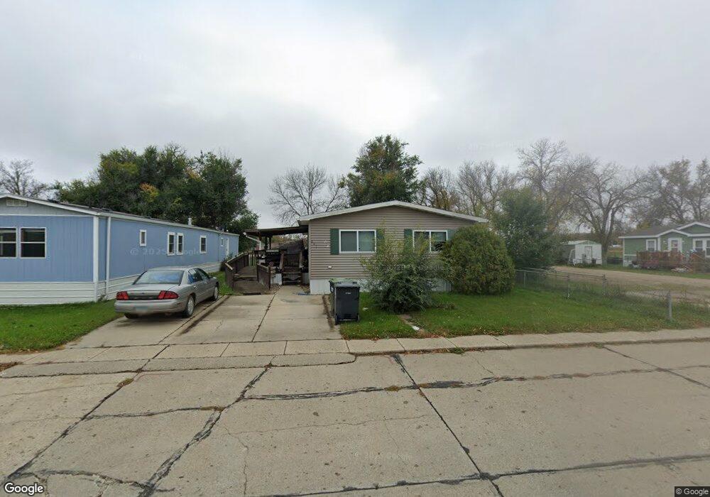 601 W Meadow Ln, Mandan, ND 58554 - photo 1