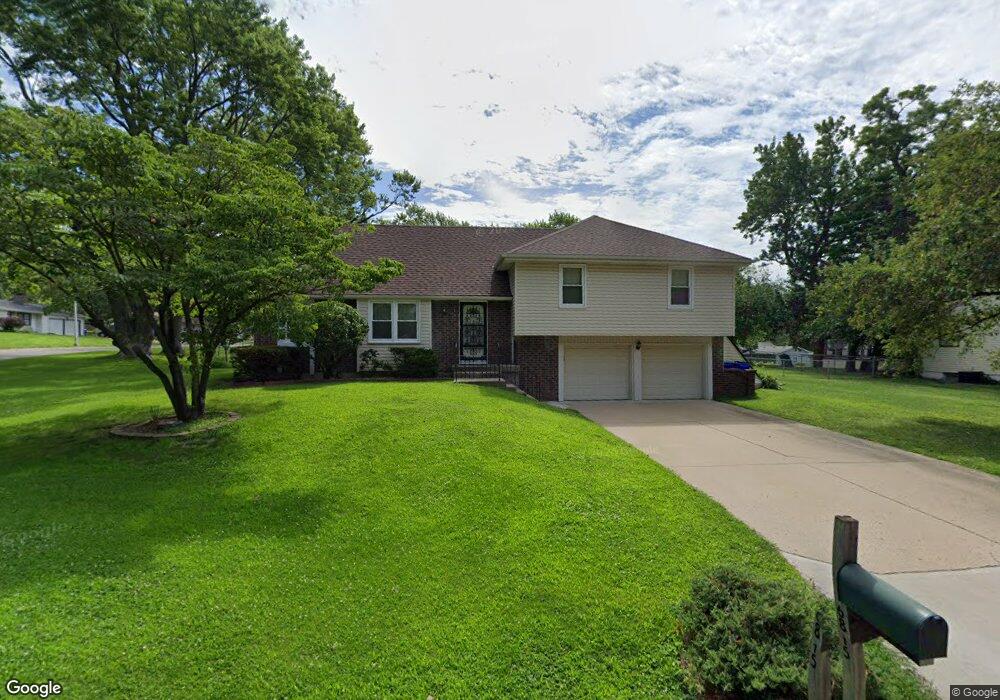 6815 Caenen Ave, Shawnee, KS 66216 - photo 1