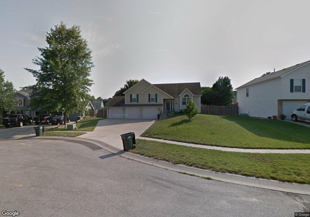 505 Willow Ct, Lansing, KS 66043 - photo 1