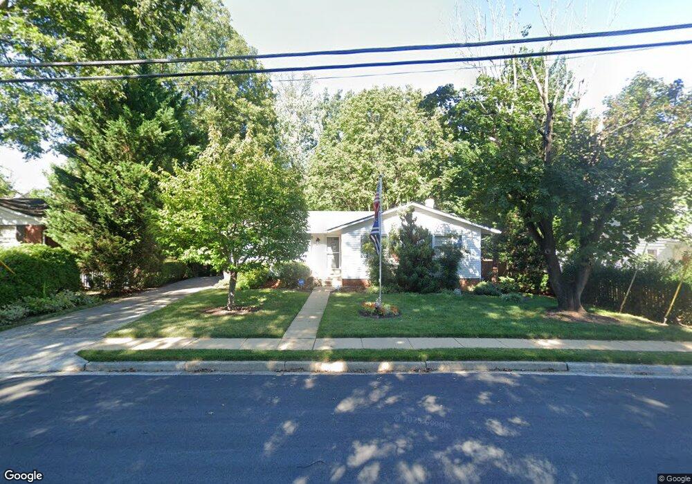 1022 Hillcrest Dr SW, Vienna, VA 22180 - photo 1