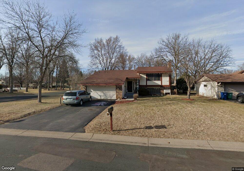 10450 95th Place N, Maple Grove, MN 55369 - photo 1