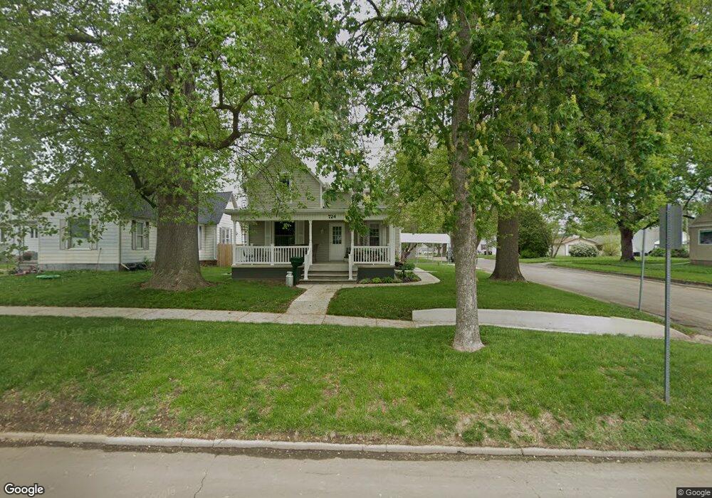 724 Wyatt Ave, Lincoln, IL 62656 - photo 1