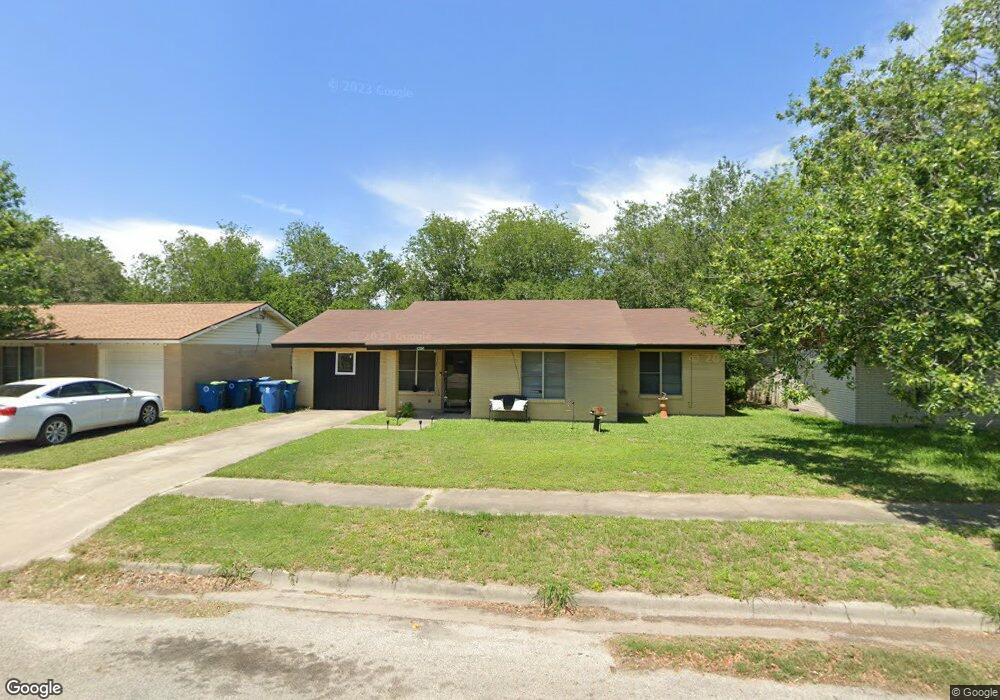 1405 Glendale Dr, Beeville, TX 78102 - photo 1