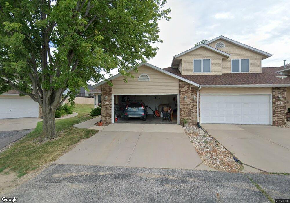 3327 Queen Dr SW, Cedar Rapids, IA 52404 - photo 1