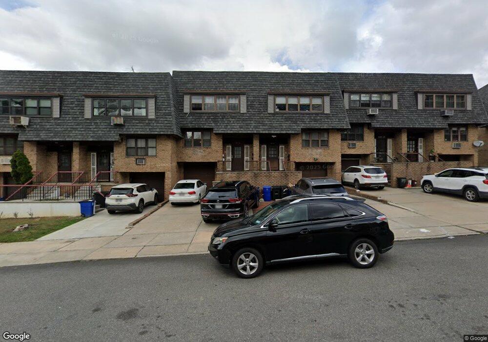 24021 70th Ave unit 8, Little Neck, NY 11362 - photo 1