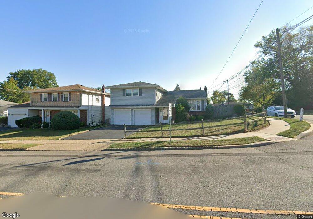 803 Chalet Dr, Woodbridge, NJ 07095 - photo 1