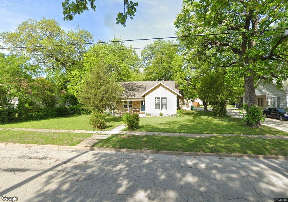 809 N Dixon St, Gainesville, TX 76240 - photo 1