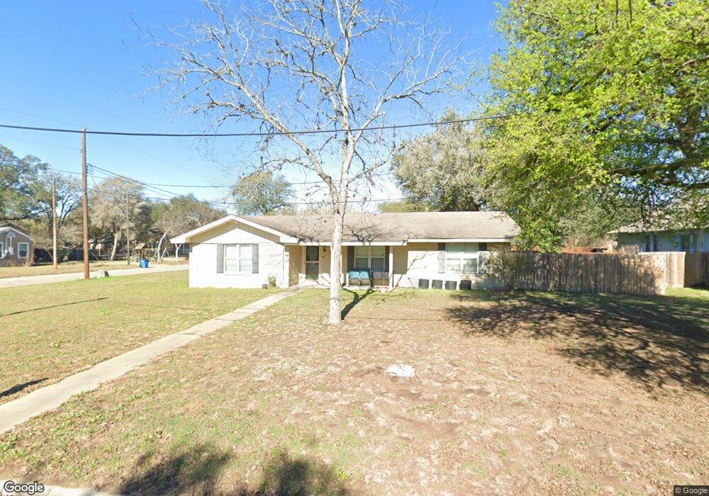 501 E Jones St, Beeville, TX 78102 - photo 1