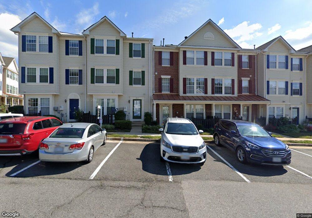 9219 Cardinal Forest Ln, Lorton, VA 22079 - photo 1