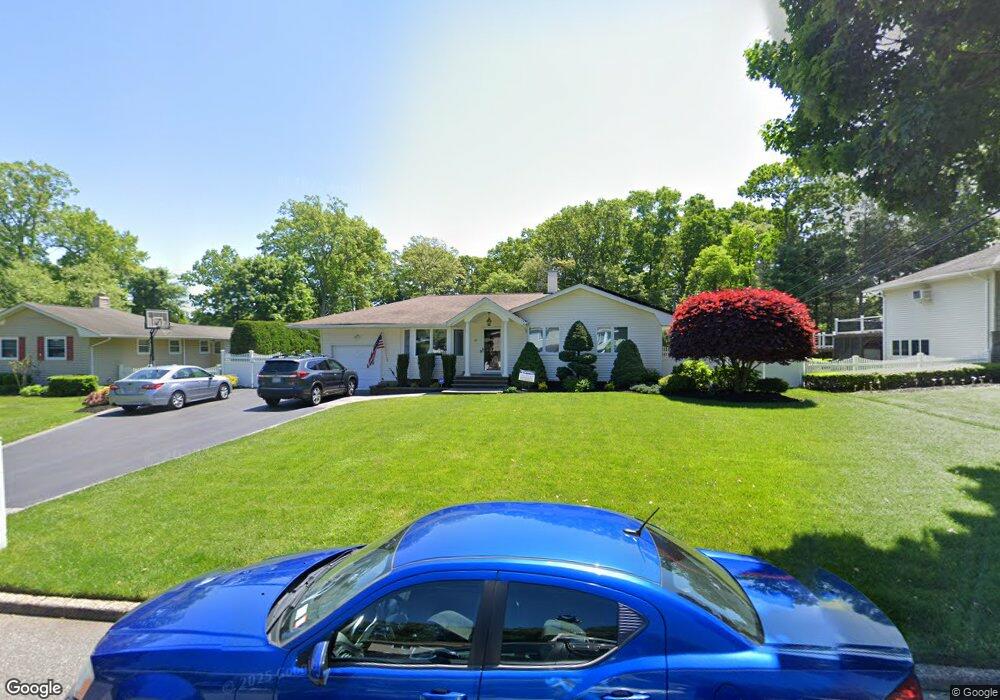 19 Partridge Dr, ComMacK, NY 11725 - photo 1