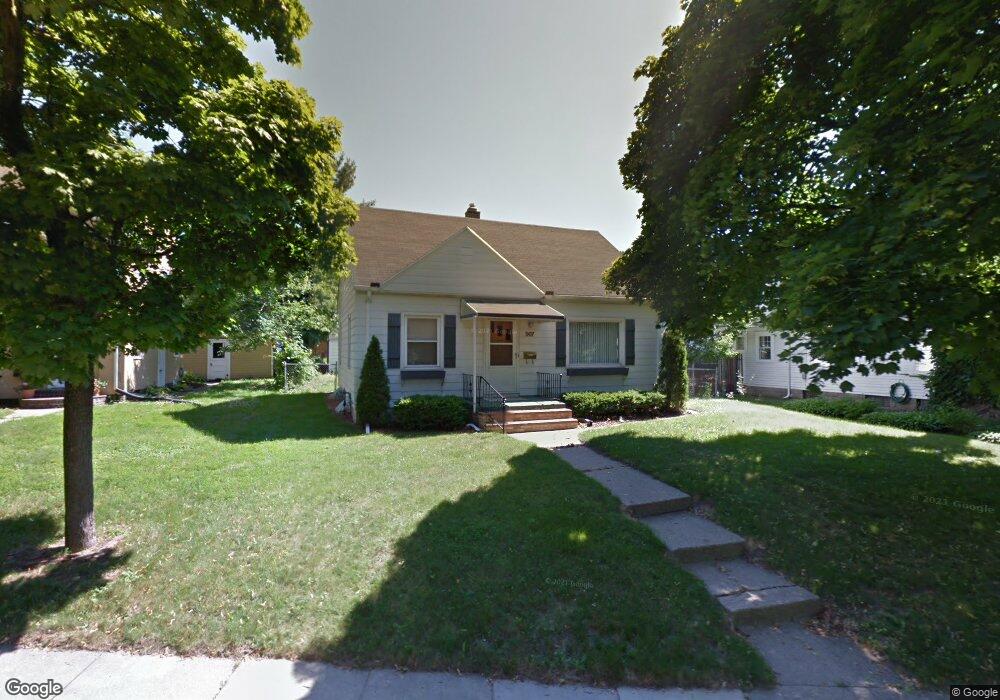 907 Moores River Dr, Lansing, MI 48910 - photo 1