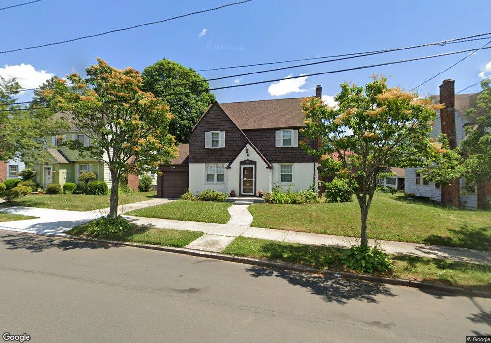 205 Roydon Rd, New Haven, CT 06511 - photo 1