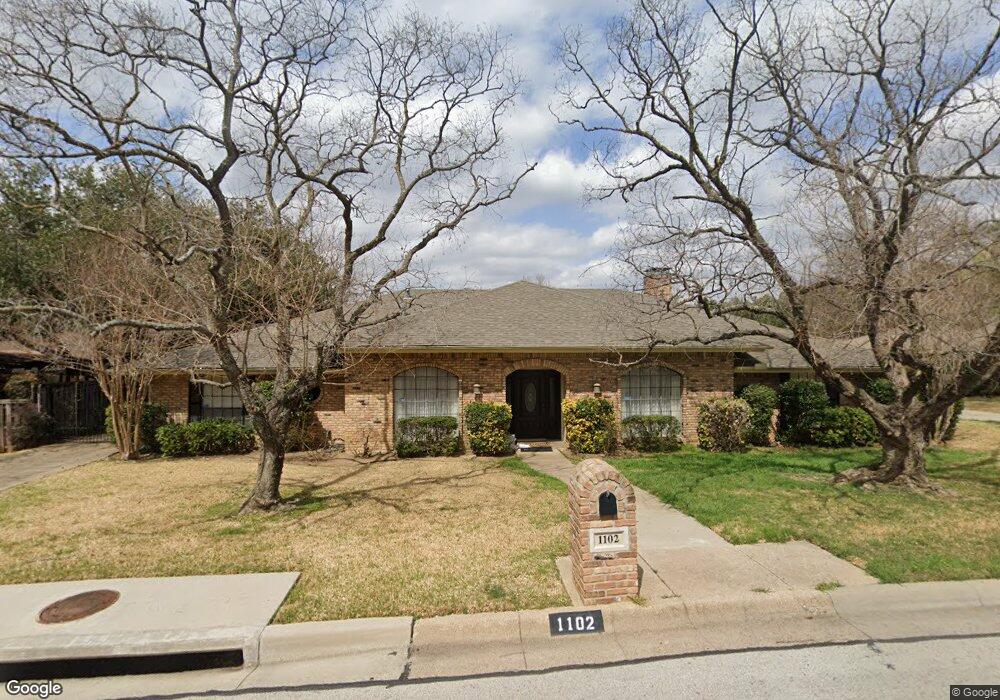 1102 Loch Lomond Ct, Arlington, TX 76012 - photo 1