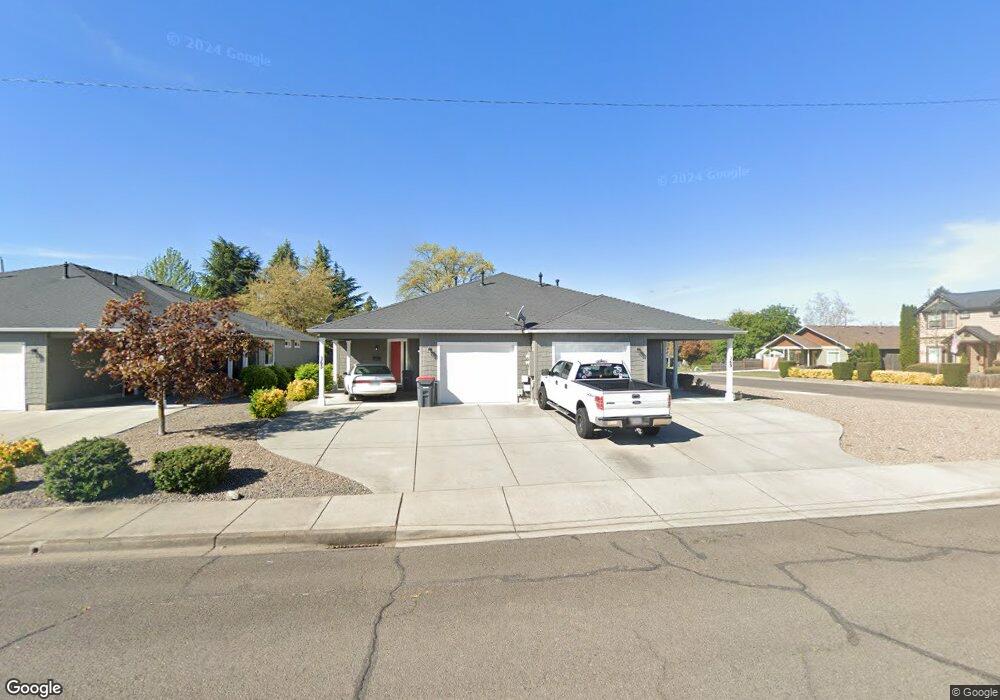 369 N 7th St, Central Point, OR 97502 - photo 1