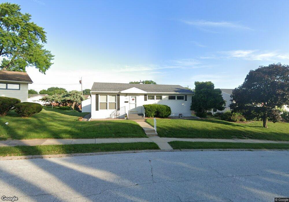 2812 N Fillmore St, Davenport, IA 52804 - photo 1