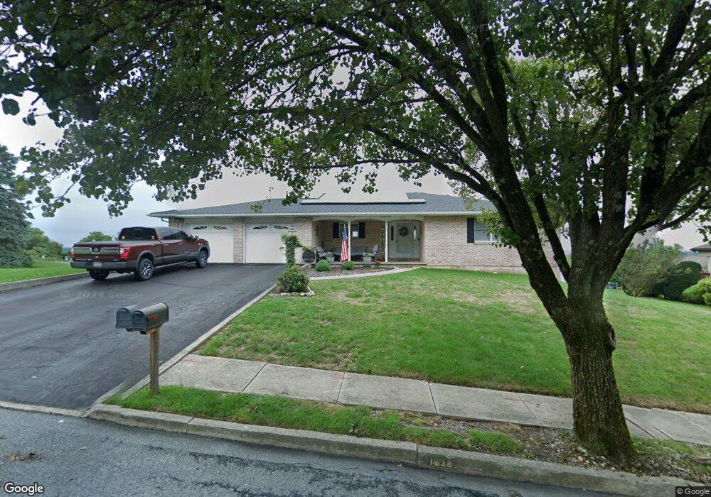 1638 Alpine Dr, Pen Argyl, PA 18072 - photo 1