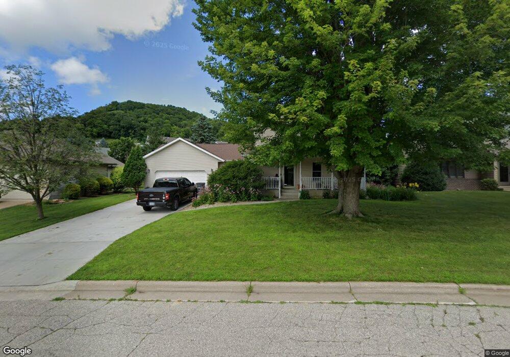 328 Regent Dr, La Crescent, MN 55947 - photo 1