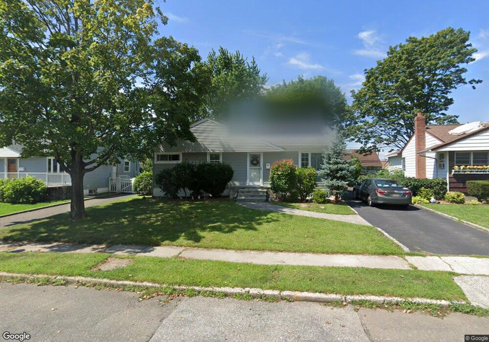 482 Arlington Dr, Seaford, NY 11783 - photo 1