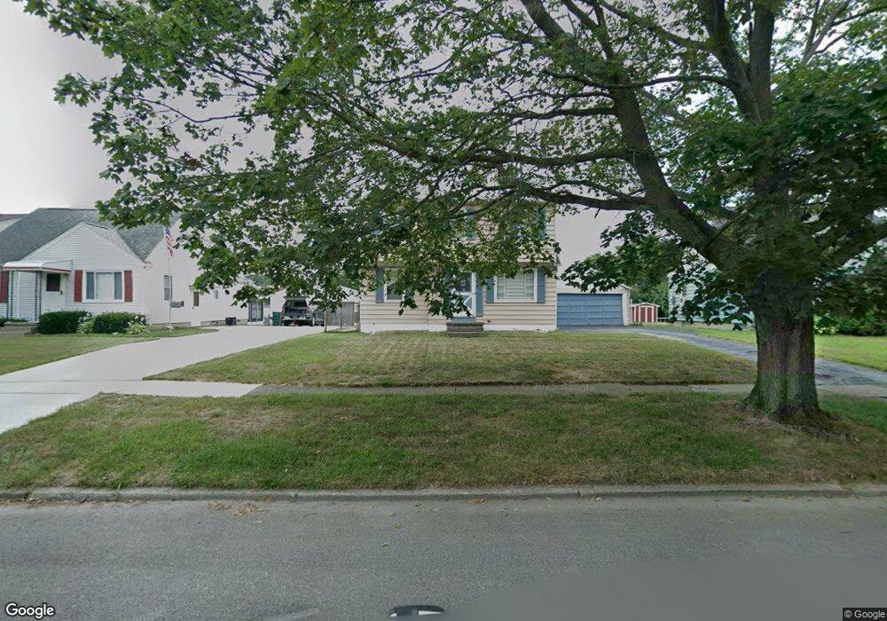 915 Pioneer Dr, North Tonawanda, NY 14120 - photo 1