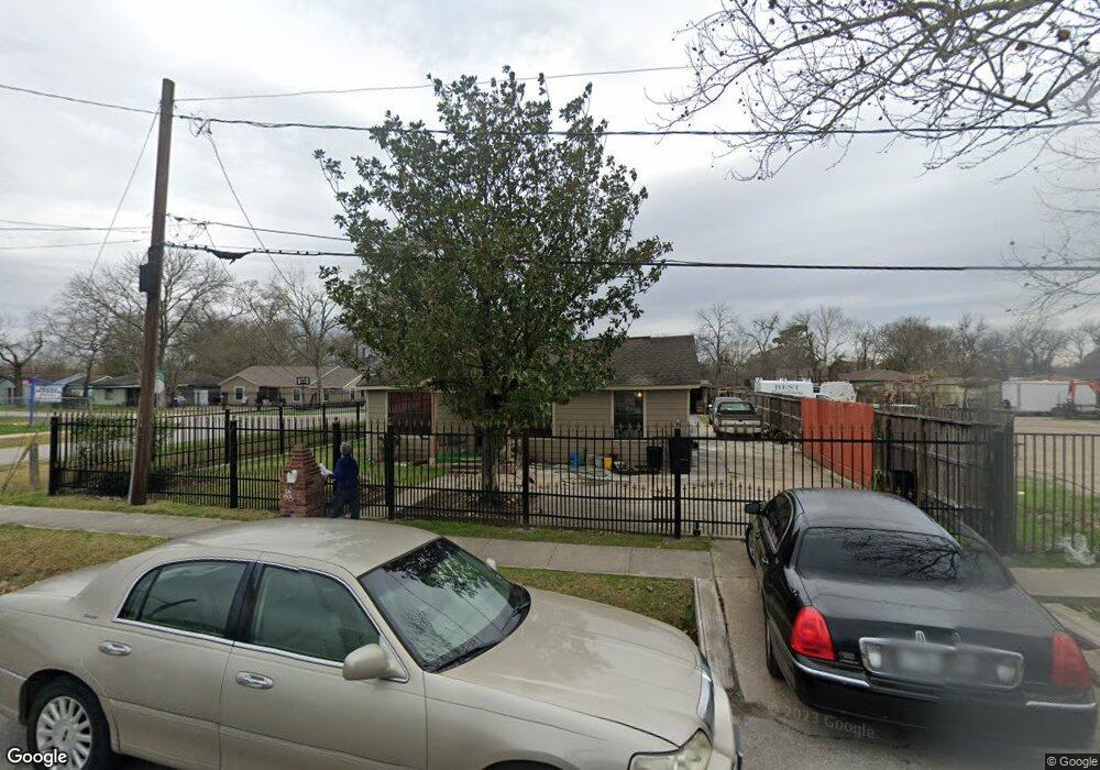 7801 Roswell St, Houston, TX 77022 - photo 1