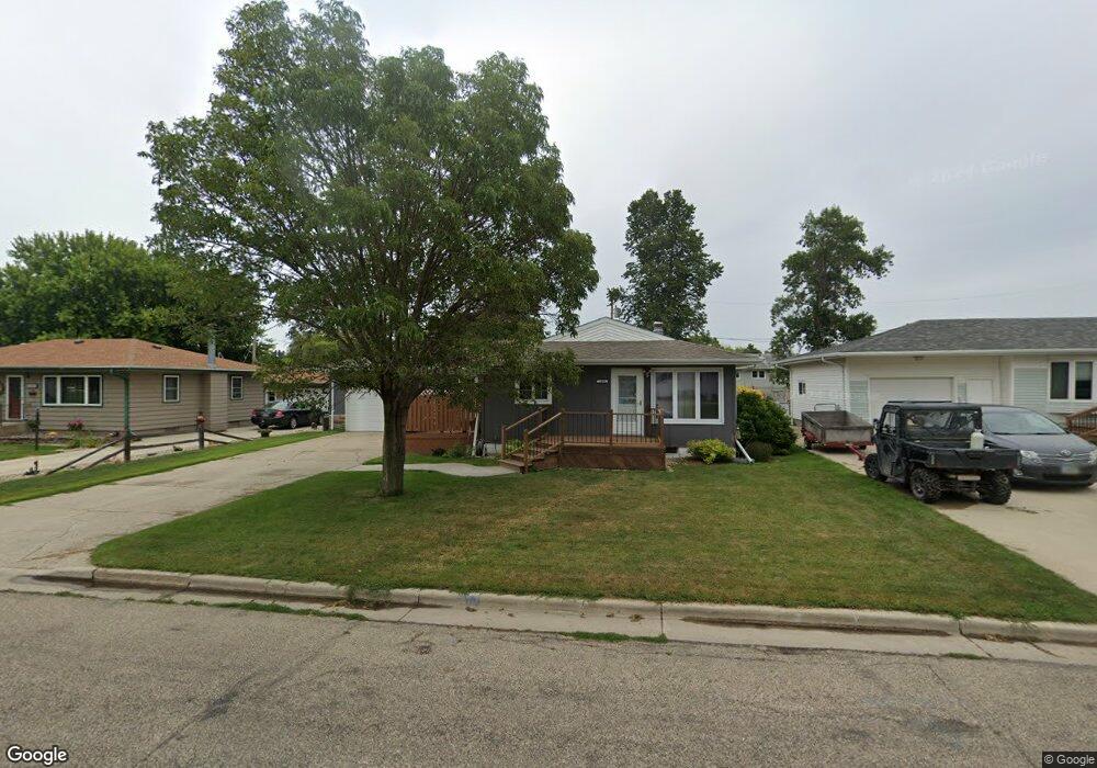 1009 5th Ave SW, Jamestown, ND 58401 - photo 1