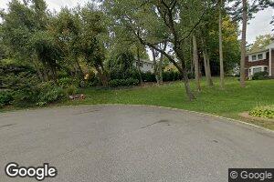 3 Stream Ct, Great Neck, NY 11023