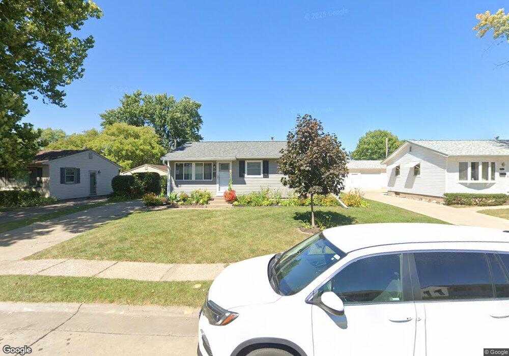 2158 W 34th St, Davenport, IA 52806 - photo 1