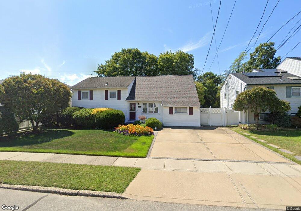 1024 N Monroe Ave, Lindenhurst, NY 11757 - photo 1