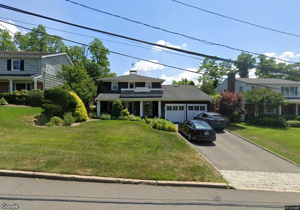 10 Capi Ln, Port Washington, NY 11050 - photo 1