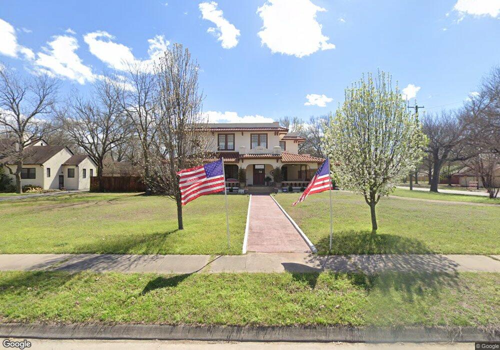 1306 E California St, Gainesville, TX 76240 - photo 1