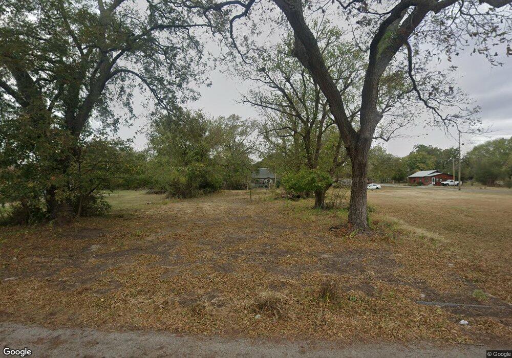 812 N Muskogee Ave, Okmulgee, OK 74447 - photo 1