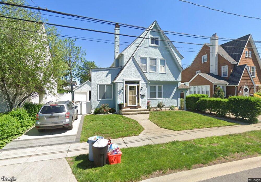 5 May Ct, West Hempstead, NY 11552 - photo 1