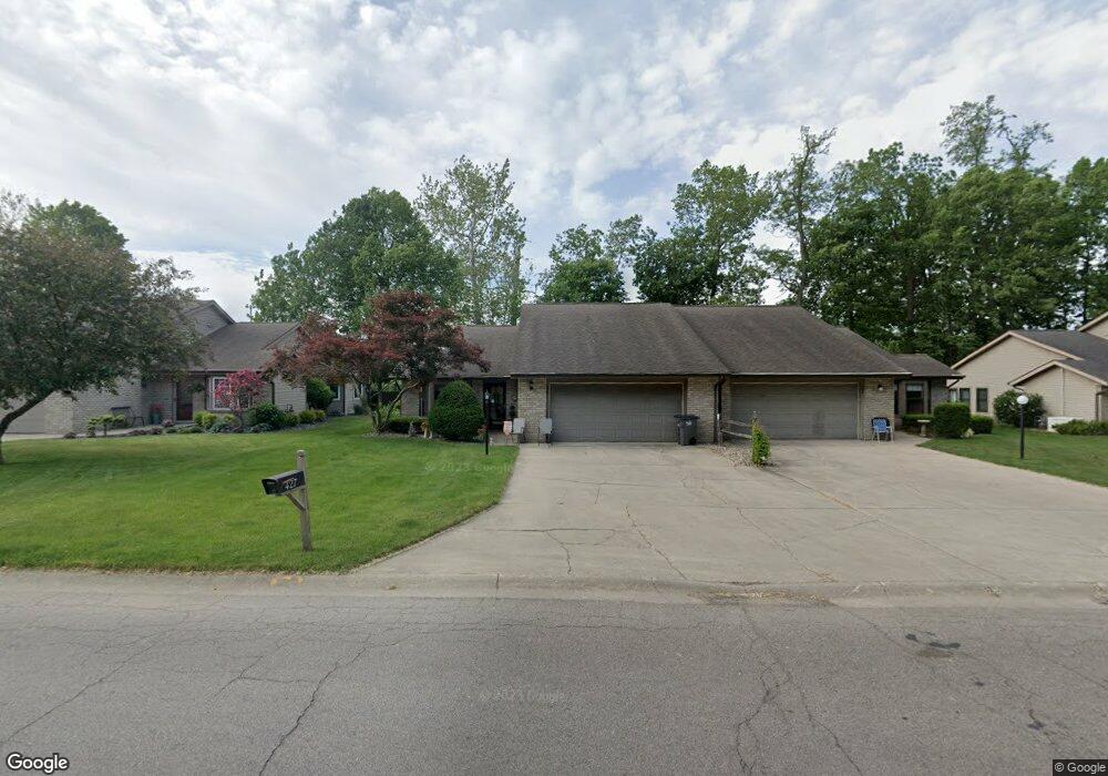 427 Hickory Ln, Nappanee, IN 46550 - photo 1