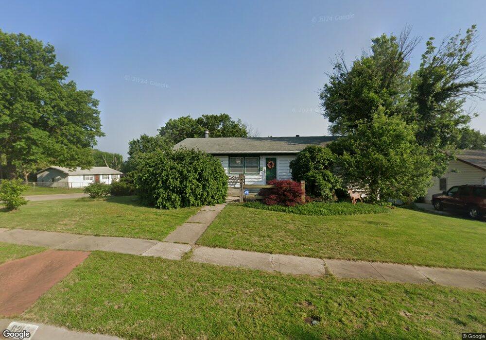 621 SE 36th St, Topeka, KS 66605 - photo 1