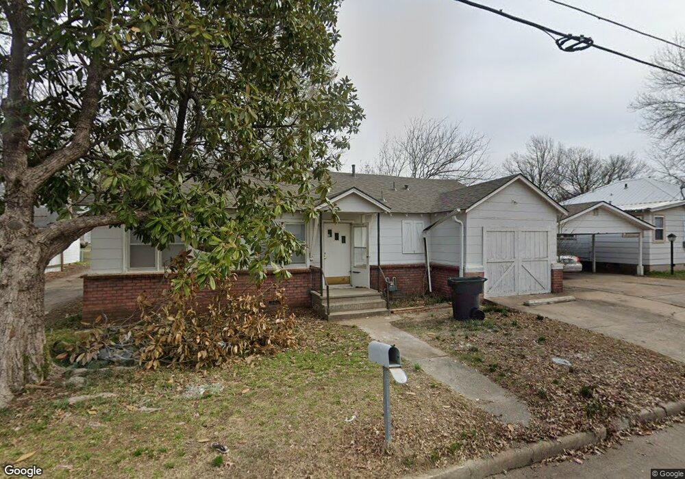 208 W Claremore St, Claremore, OK 74017 - photo 1