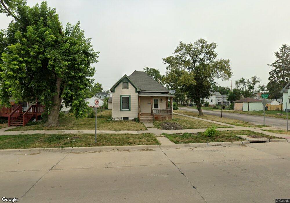 1002 B Ave NW, Cedar Rapids, IA 52405 - photo 1