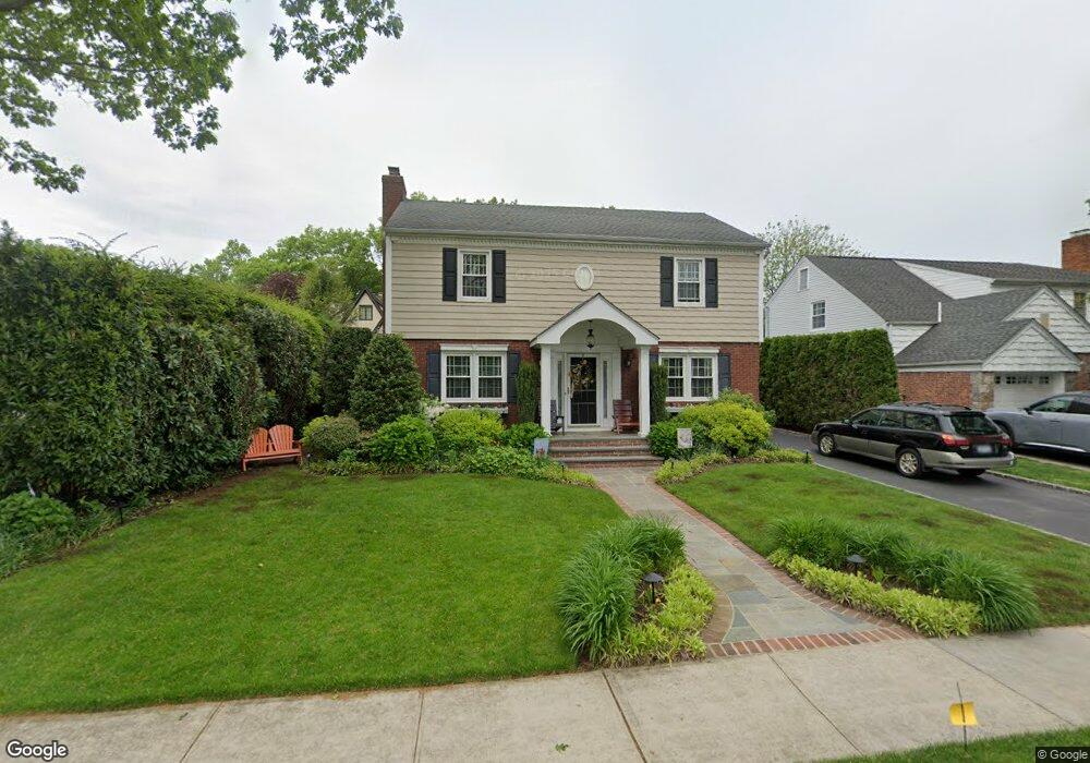 6 Kensington Rd, Garden City, NY 11530 - photo 1