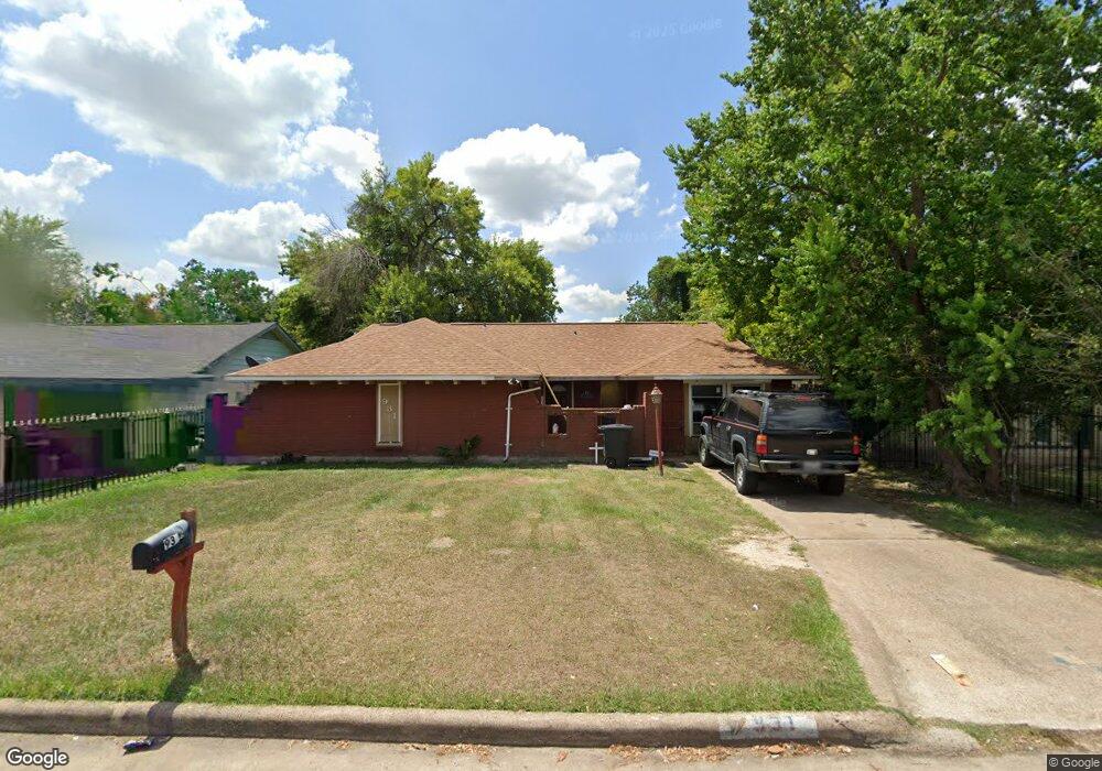 931 Pilot Point Dr, Houston, TX 77038 - photo 1