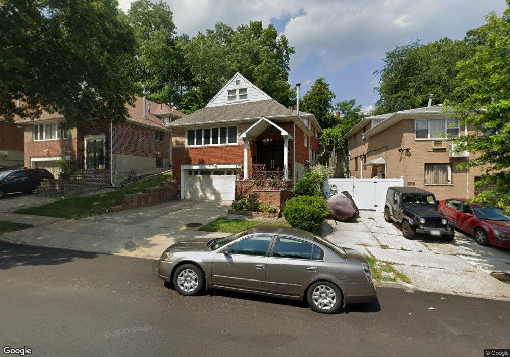 6911 Little Neck Pkwy, Glen Oaks, NY 11004 - photo 1