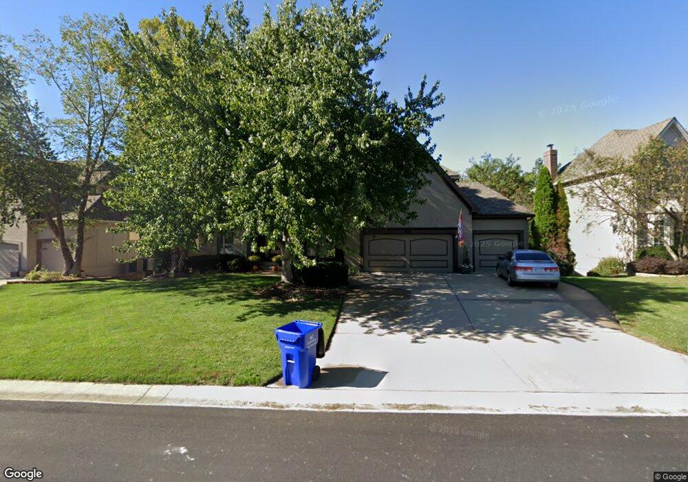 7340 Oakview St, Shawnee, KS 66216 - photo 1