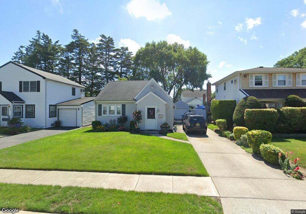 222 Stuart Rd, Valley Stream, NY 11581 - photo 1