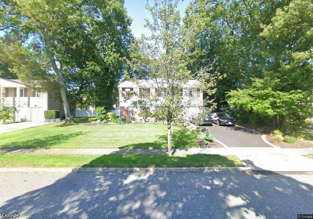 39 Chatham Rd, ComMacK, NY 11725 - photo 1