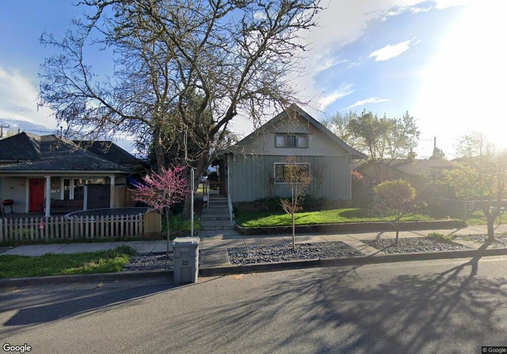 225 NE C St, Grants Pass, OR 97526 - photo 1