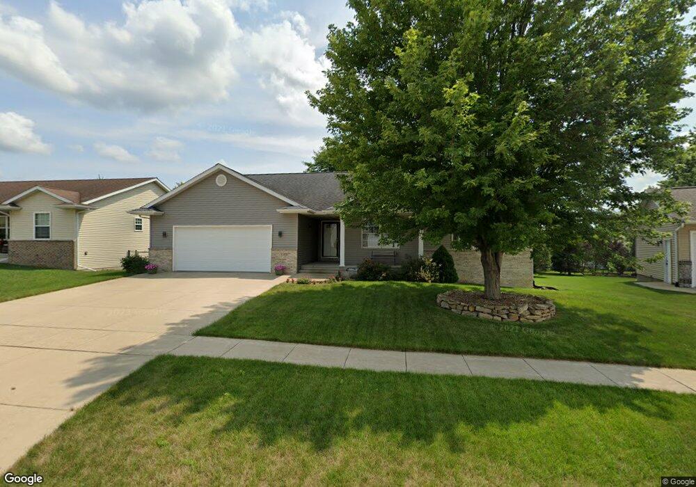 120 S Hillcrest Cir, Center Point, IA 52213 - photo 1