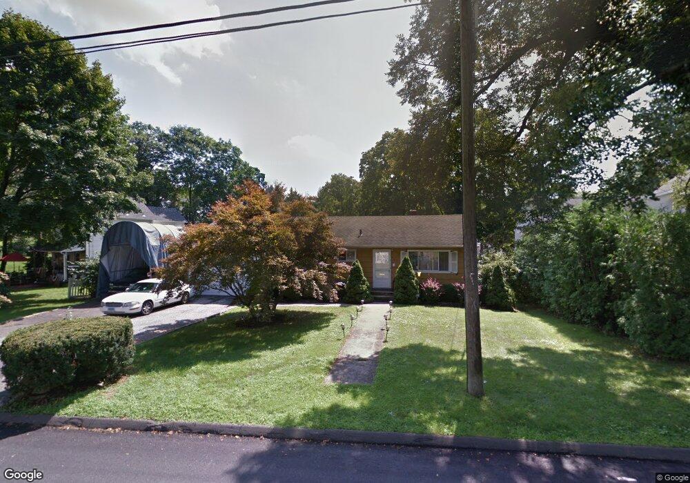 69 Hoyt St, New Canaan, CT 06840 - photo 1