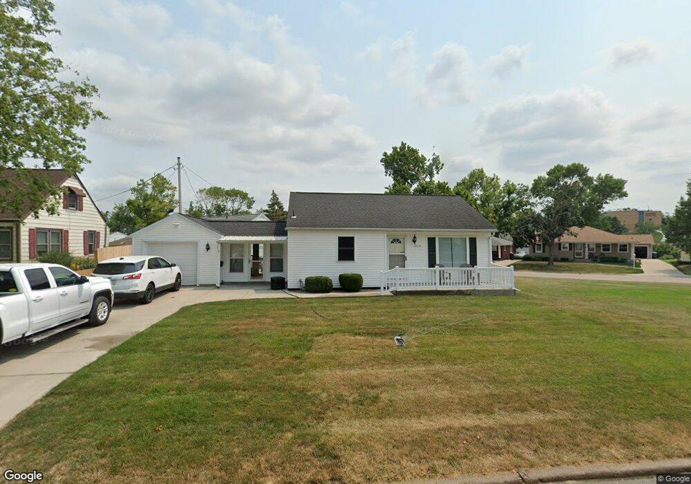 1929 Chandler St SW, Cedar Rapids, IA 52404 - photo 1