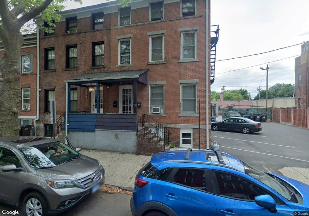 335 Saint John St unit 3, New Haven, CT 06511 - photo 1