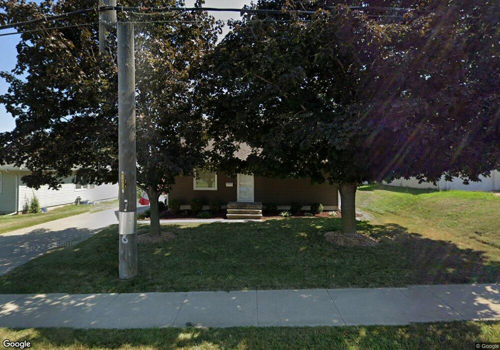 101 Edgewood Rd NW, Cedar Rapids, IA 52405 - photo 1