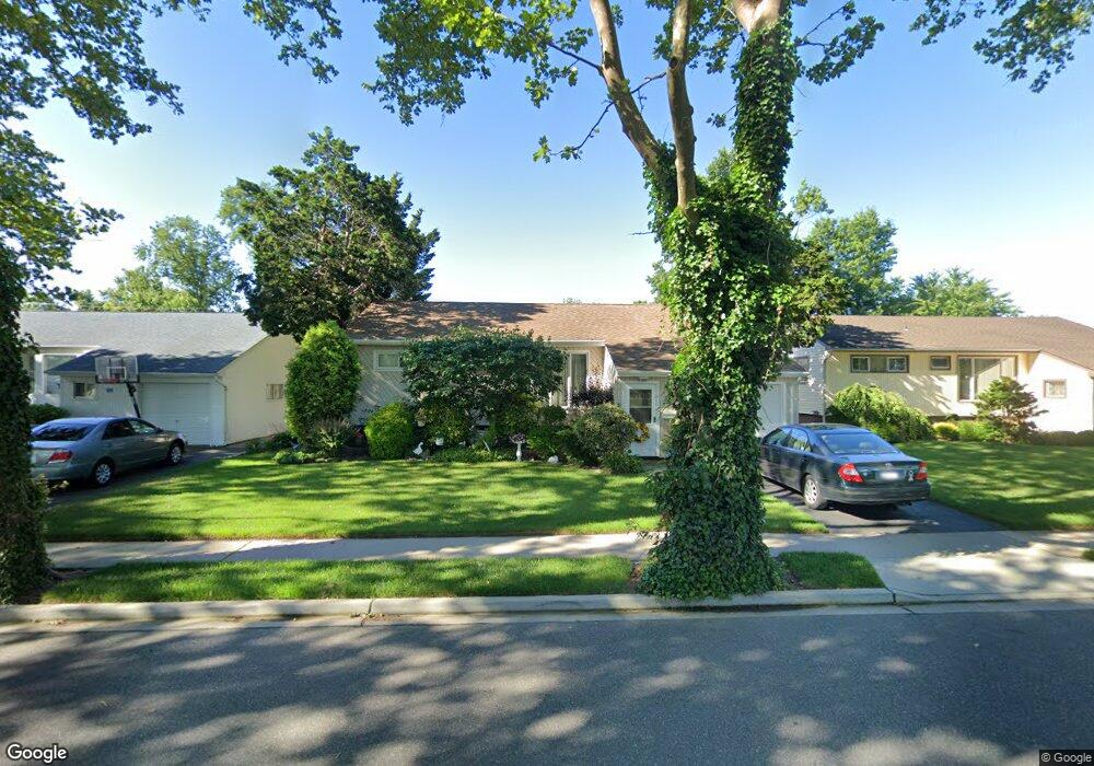 34 Jasmine Ln, Valley Stream, NY 11581 - photo 1